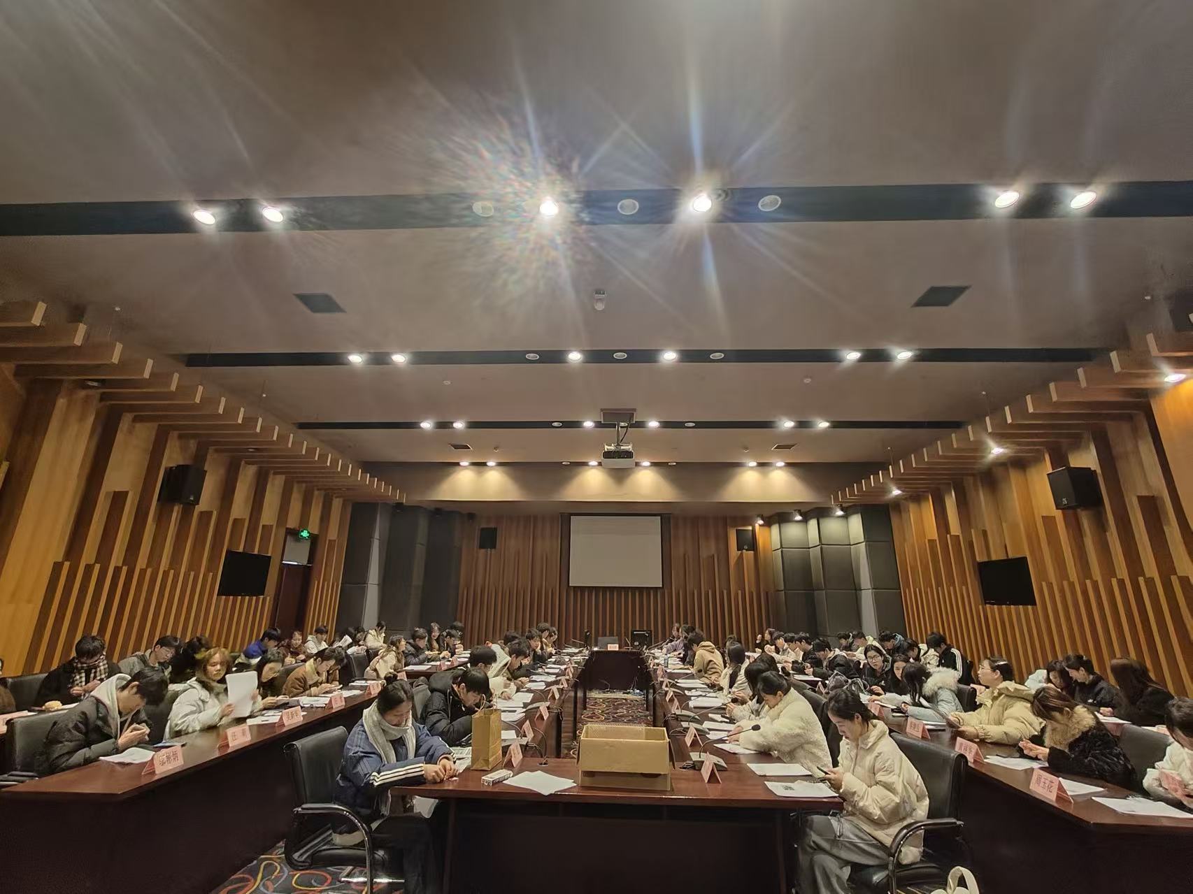 职业教育项目，职业技能培训，实训基地，专业设备操作