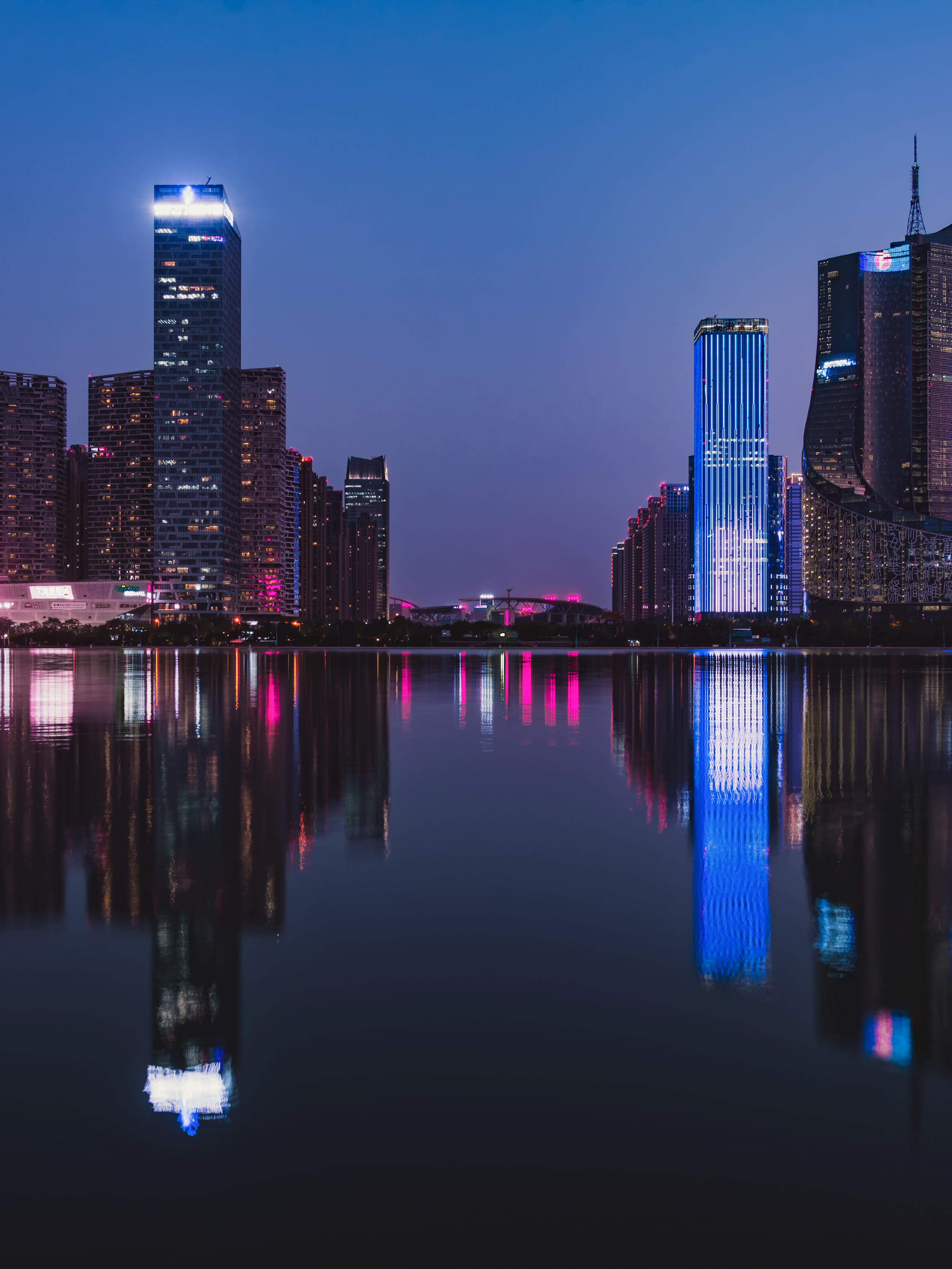 公司位置地图，显示安徽省合肥市政务区潜山路100号具体位置，清晰地标示建筑和周边环境