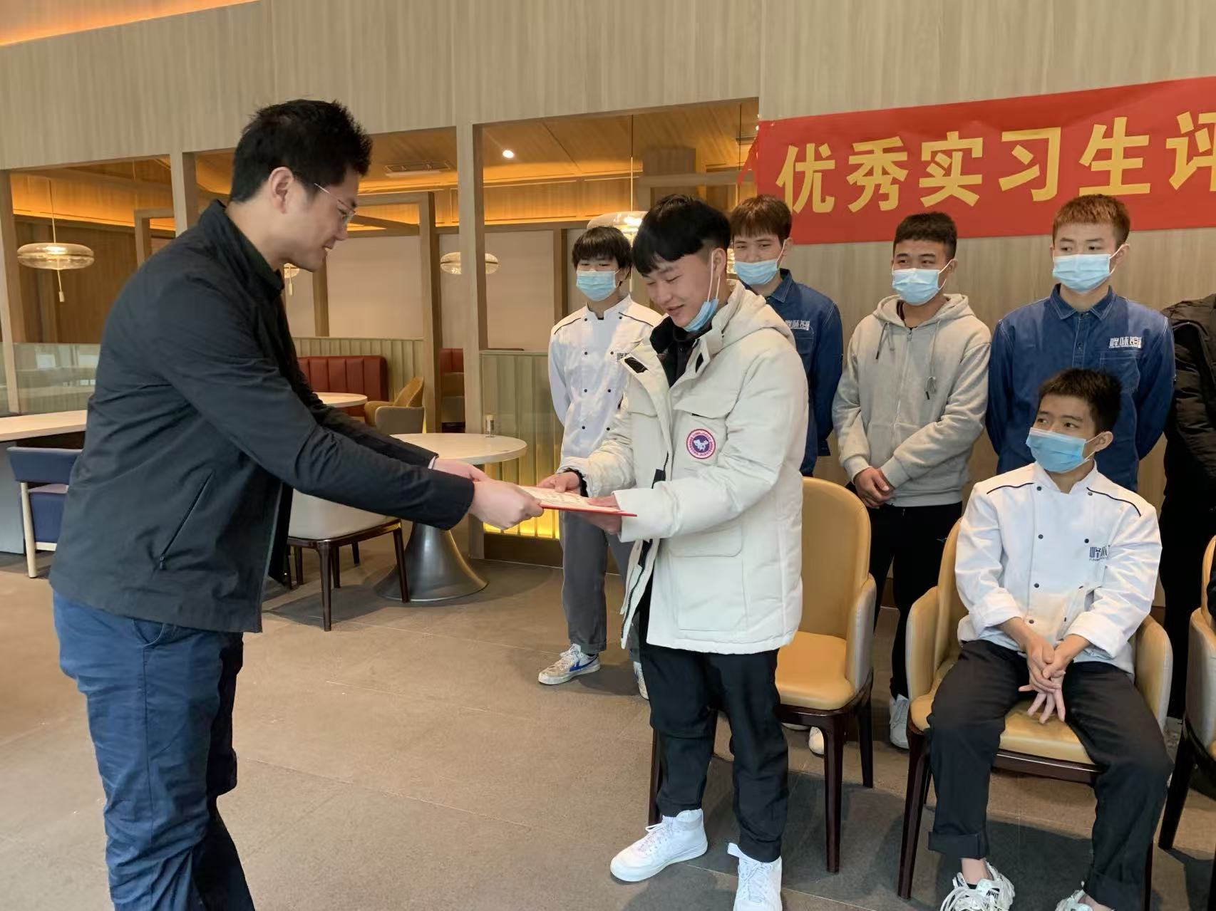 学术支持服务案例,学生接受课外辅导,提升学术成绩,专业教师提供个性化指导